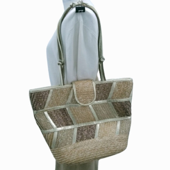 Handbags - Straw Metallic Silver Accent Summer Shoulder Tote Beach Picnic Bag